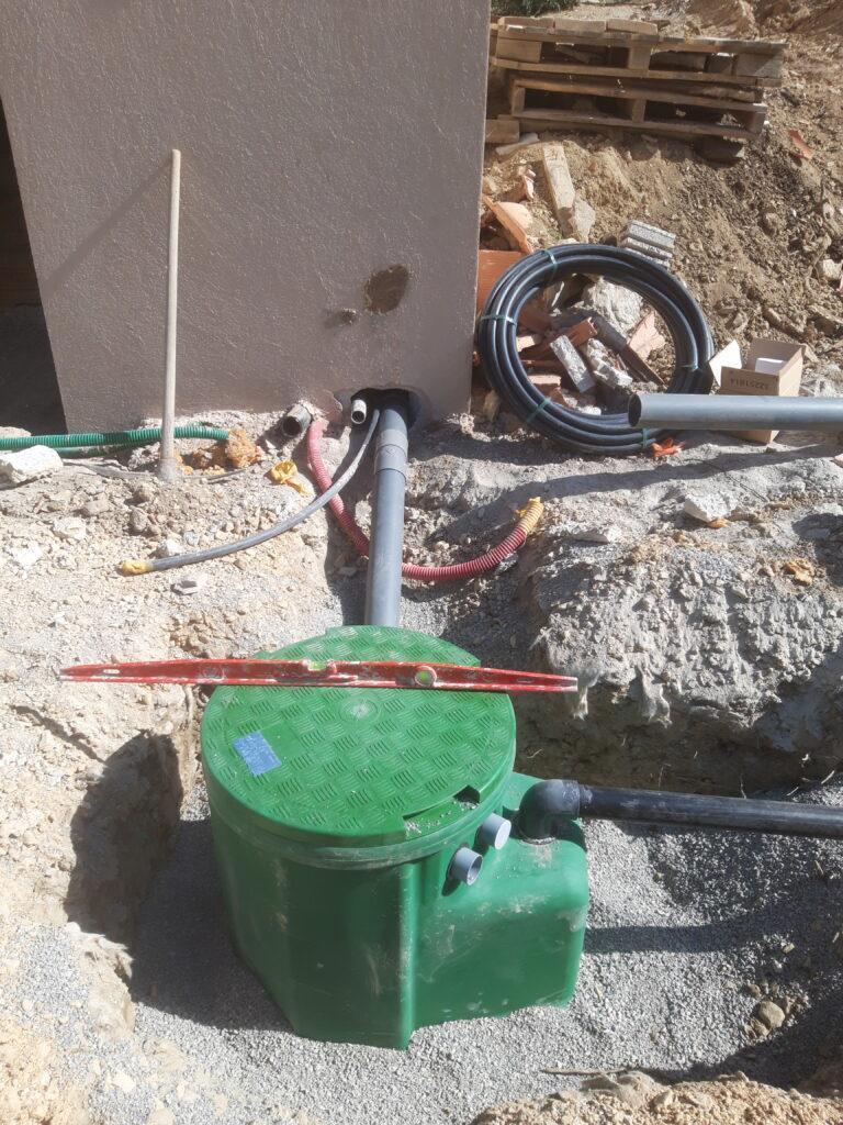 Réglage du poste de relevage avec raccordement EU de la villa