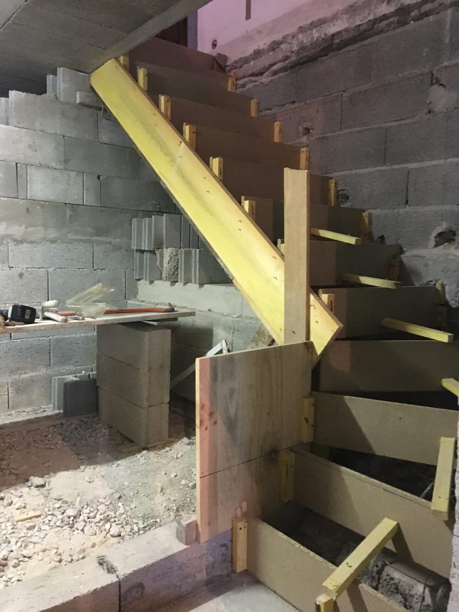 Ouverture plancher et réalisation d'un escalier béton - Belcodene-aout 2022