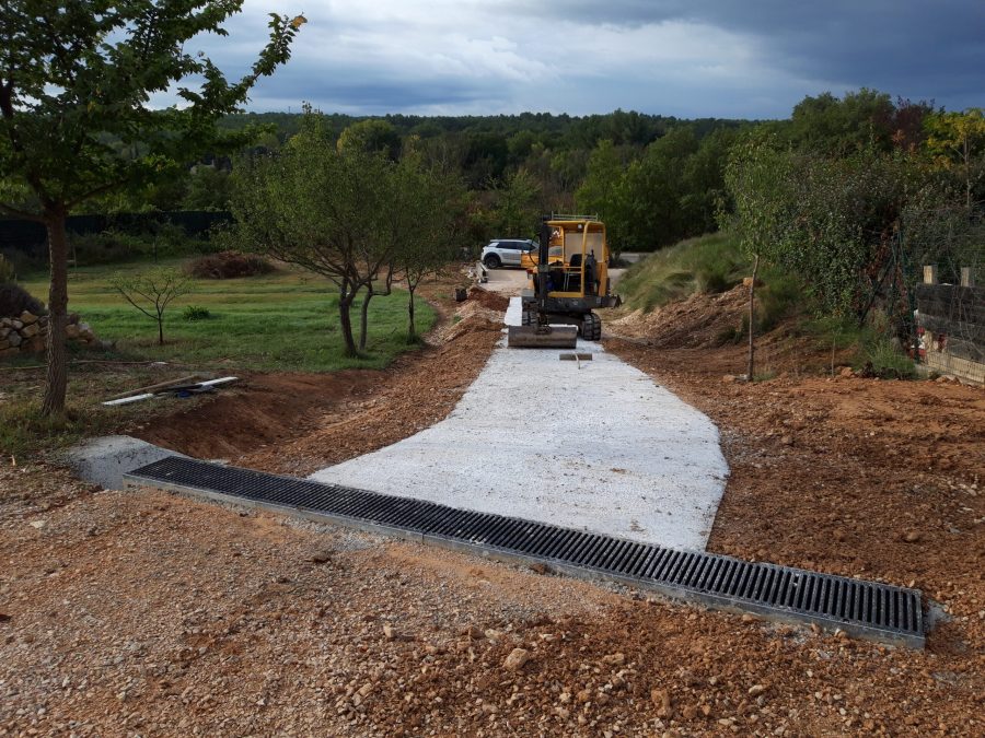 Coffrage et bétonnage dalle accès villa sur Peynier en octobre 2022