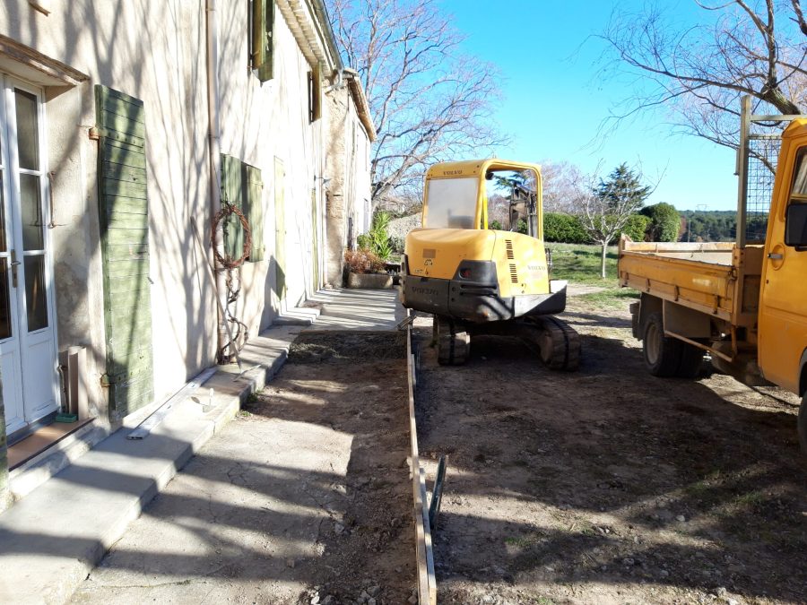 Création d'une dalle béton terrasse sur la commune de Lambesc en février 2023