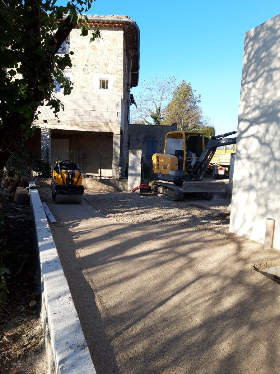 Mur de soutènement pour aménagement de parking. Réalisation sur Belcodène en février 2023