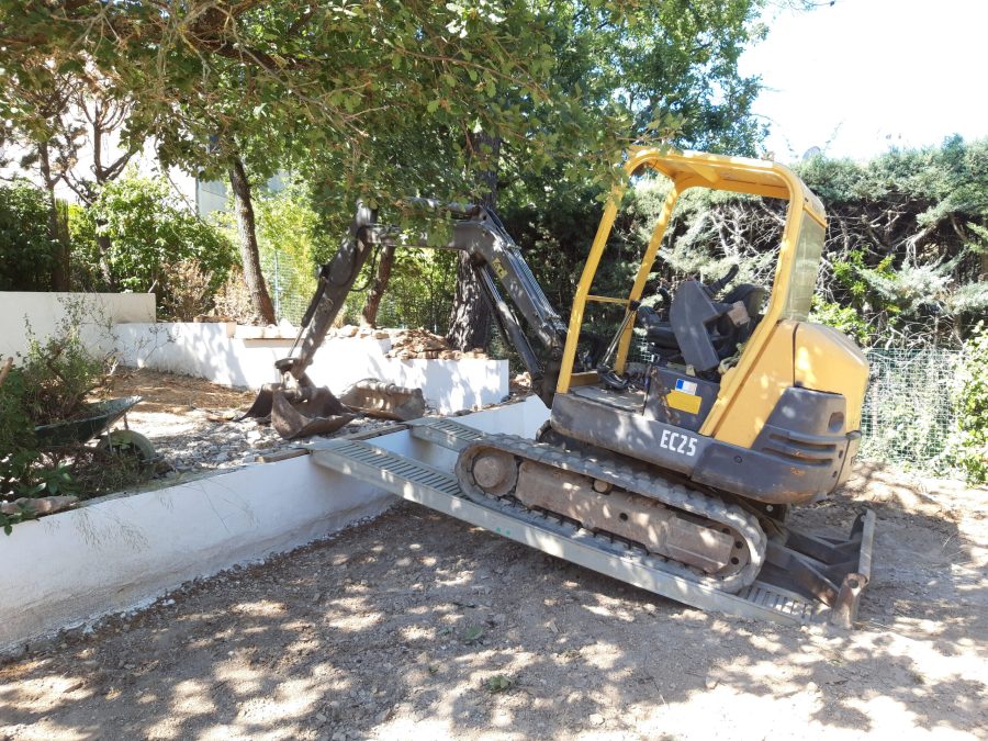 Passage restanque jardin avec passage de 1.60m. Chantier BELCODENE JUIN 2022
